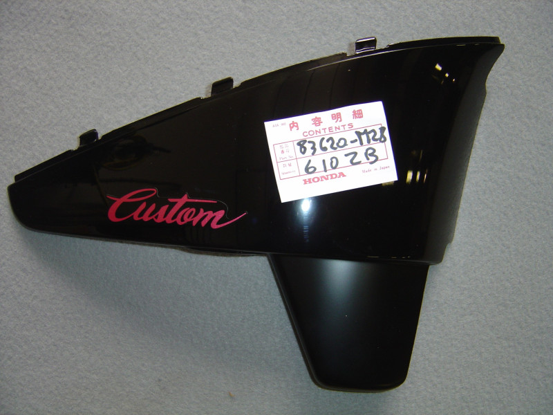 Cache latéral droit Honda VT600CP 93 - Réf. 83620MZ8610ZB