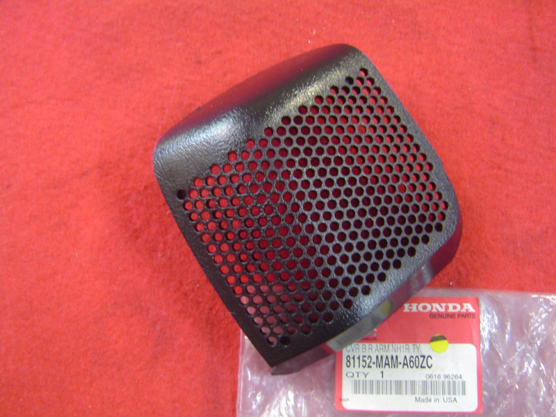 Cache haut-parleur accoudoir passager droit Honda GL1500 97