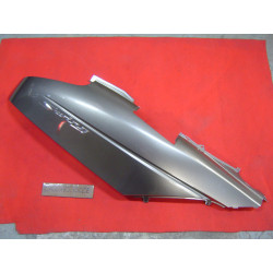 Cache latéral arrière droit Honda FES125 – Réf. 83400KRJ790ZE