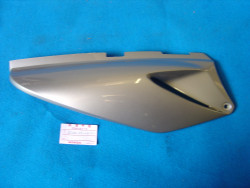 Cache latéral droit Honda XLV125 2002 gris - Réf. 83500KPC640ZG