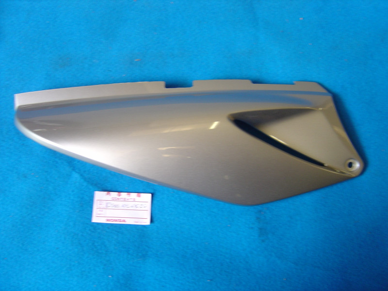 Cache latéral droit Honda XLV125 2002 gris - Réf. 83500KPC640ZG