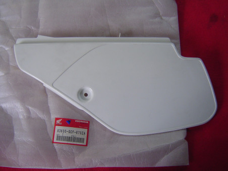 Cache latéral droit Honda XR70 1997-1999 réf. 83600GCF670ZA