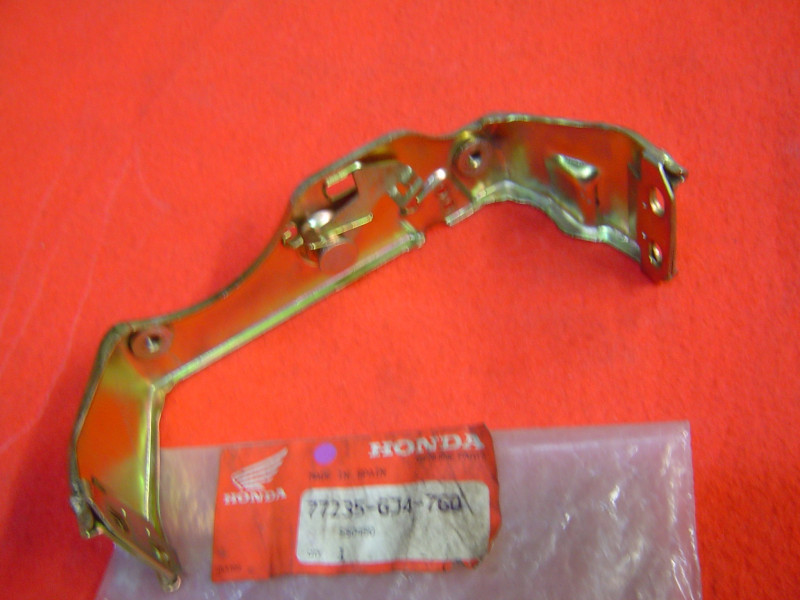Barre verrouillage selle Honda SH50 93 - Réf 77235GJ4760