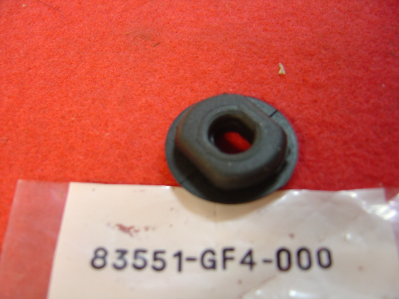 Anneau caoutchouc cache latéral Honda NSR125 89/92 - 83551GF4000