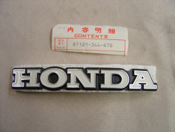 Logo réservoir droit Honda 250-350 K4 – Réf. 87121344670