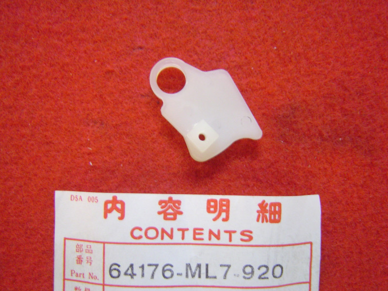 Butée de pare brise coté gauche de VFR750 1988 HONDA 64176-ML7-920
