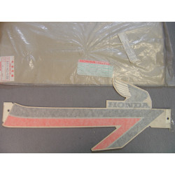 Autocollant réservoir droit Honda CB125TDE 1984 – 87111KC1710ZB