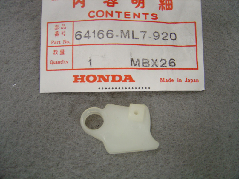 Butée de pare brise coté droit de VFR750F 1989 HONDA 64166-ML7-920