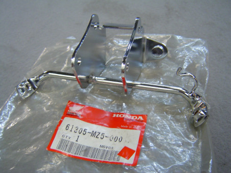Support phare avant chromé Honda VF750C – Réf. 61305MZ5000