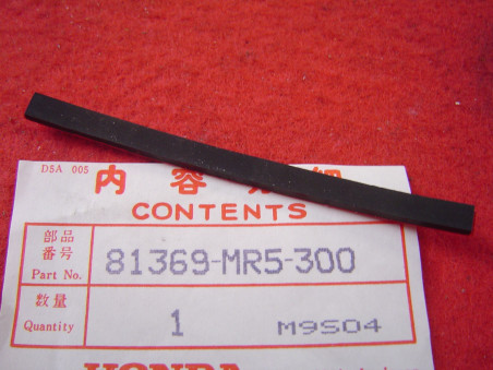 Joint caoutchouc coffre gauche Honda PC800 - Réf. 81369MR5300