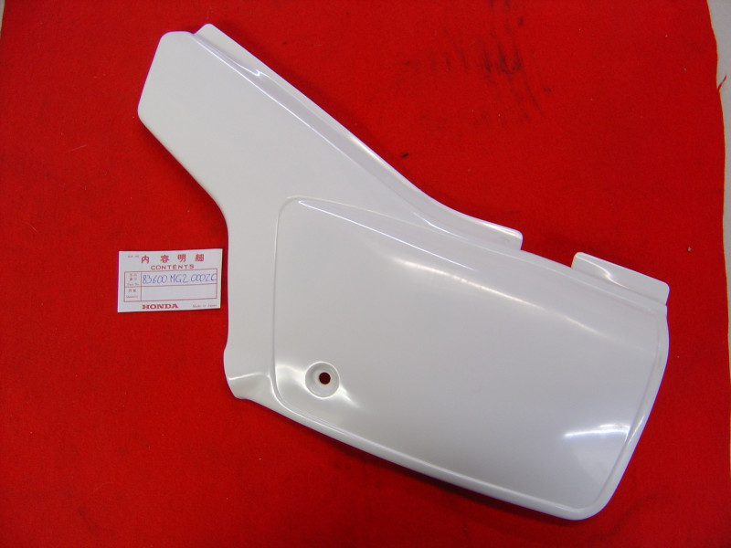 Cache latéral gauche Honda XL600R 86-87 NH-138 | Réf. 83600MG2000ZC