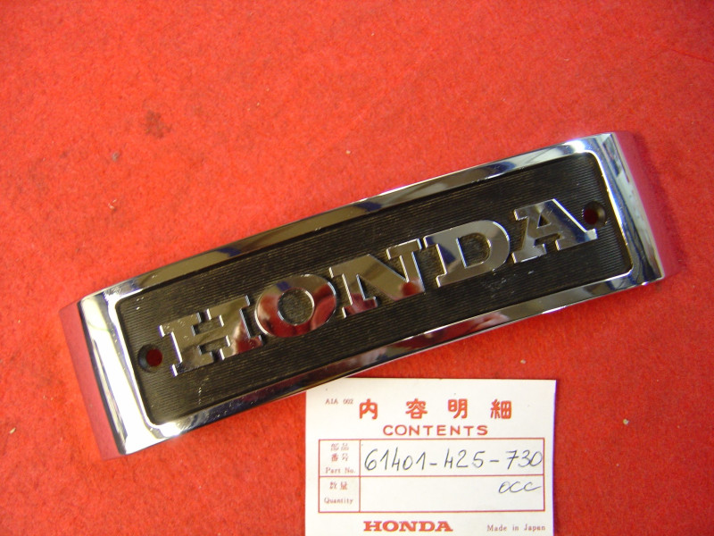 Emblème té de fourche inférieur Honda CB – Réf. 61401425730OCC