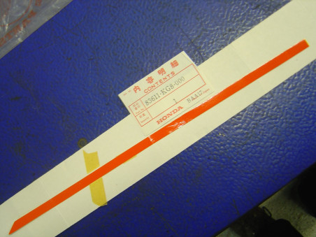 Décor gauche A Honda NH125D E 83-84 | Réf. 83611KG8000