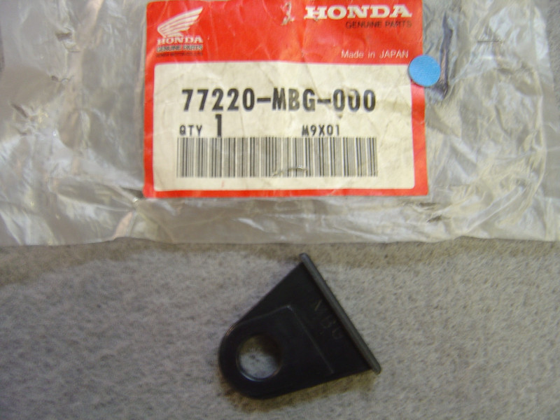 Bouchon carénage arrière Honda VFR800FI 77220-MBG-000