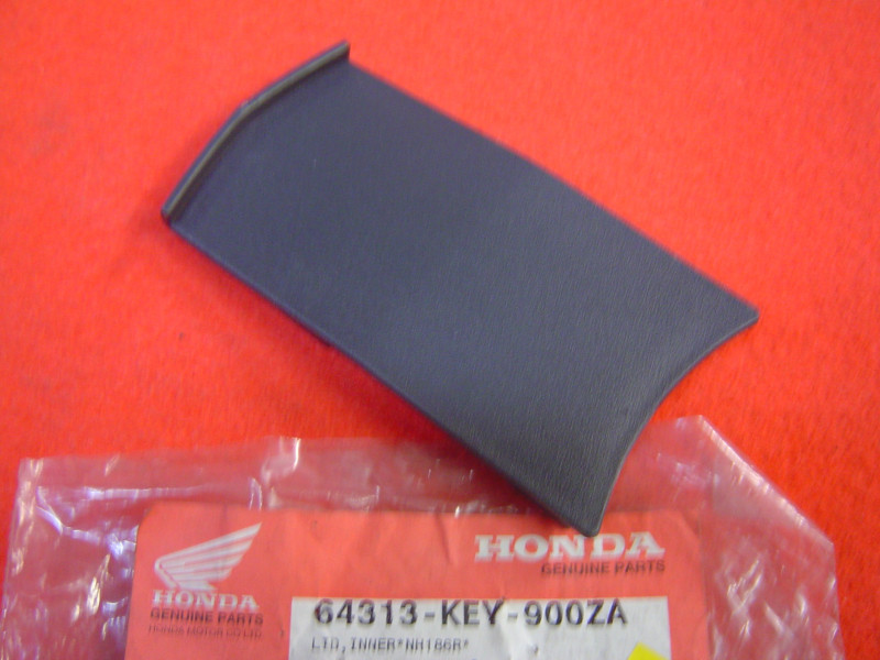 Couvercle Trappe Colonne Direction Honda FES125 FES250 - 64313KEY900ZA