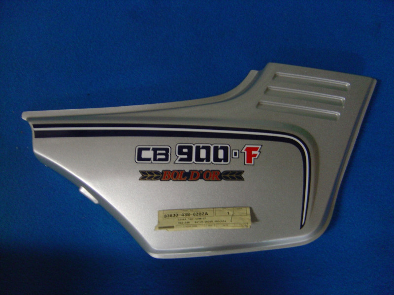 Cache Droit Gris Honda 900BO FZ – Réf. 83630438620ZA