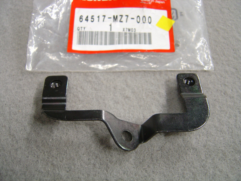 Support Bobine AV Droite Honda VFR750F 94/97 - 64517MZ7000