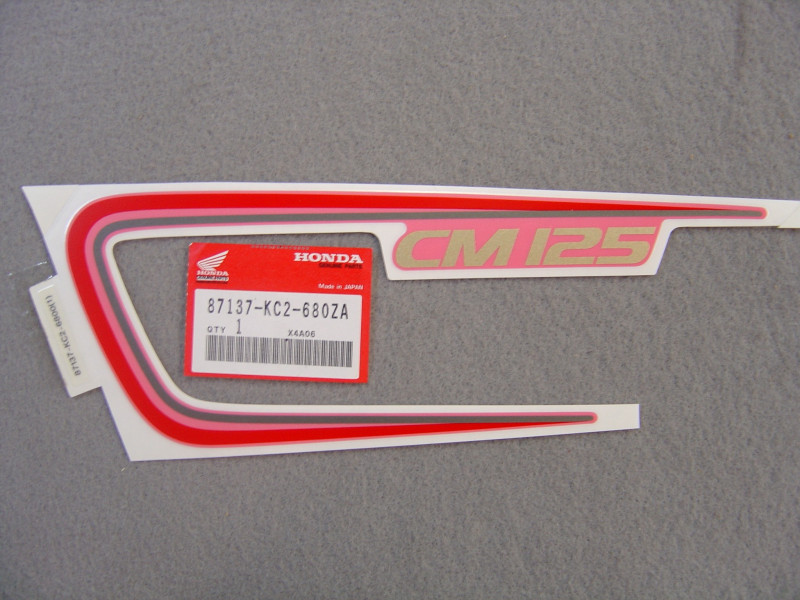 Autocollant couvercle latéral gauche Honda CM125 R107