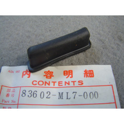 Caoutchouc cache latéral droit Honda – Réf. 83602ML7000