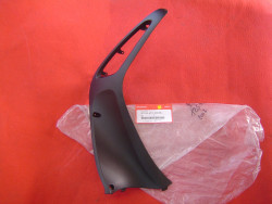 cache latéral gauche carénage AV de PES125 08/10 code couleur NH1