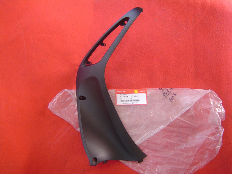 Cache latéral gauche carénage AV Honda PES125 08/10 NH1