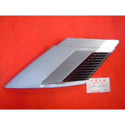 Cache latéral gauche avant Honda CH125 Spacy 1984 - Réf. 64313KJ9000ZA
