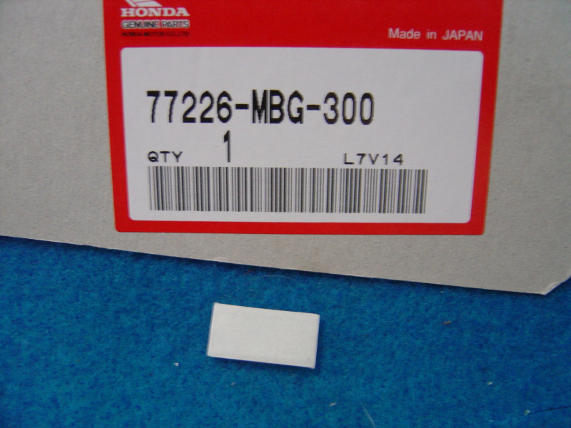 Adhésif sous coque de selle Honda CBR900 VFR800 – 77226MBG300
