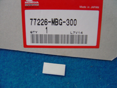 Adhésif sous coque de selle Honda CBR900 VFR800 – 77226MBG300