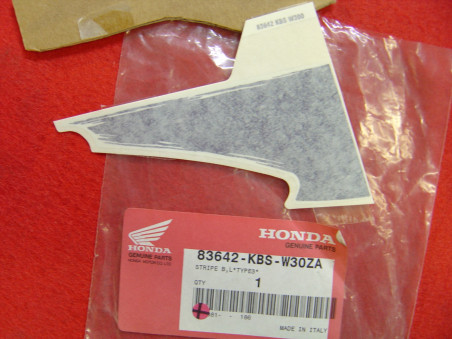 Décor autocollant inférieur gauche Honda NSR125RW 98 - Ref 83642KBSW30ZA
