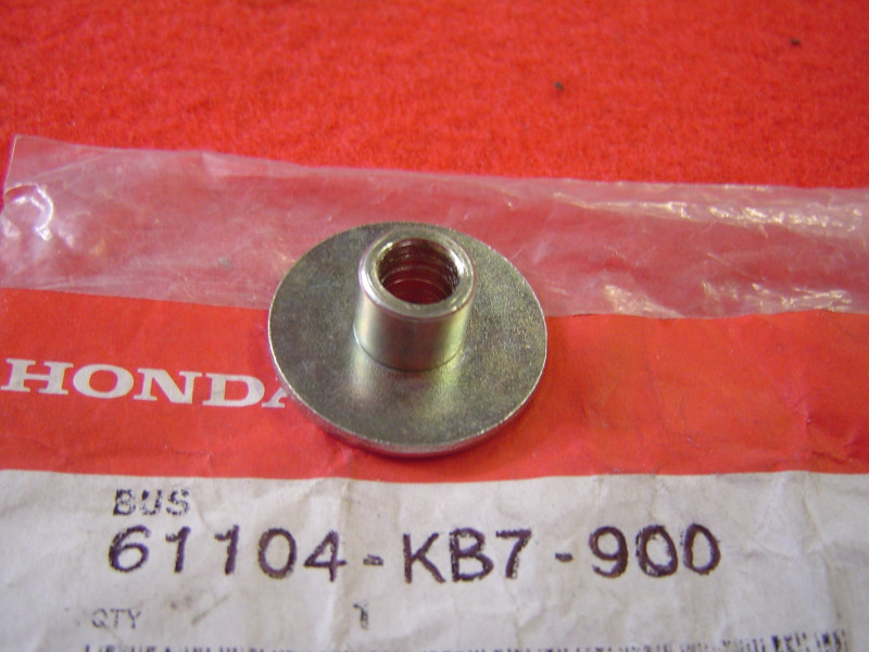Entretoise garde boue avant Honda XR125L CRF230 – 61104-KB7-900