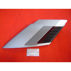 Grille latérale gauche Honda CH125 Spacy NH-132M | 64313KN7670ZL