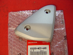 Cache latéral droit du filtre à air de CB900F 02/07