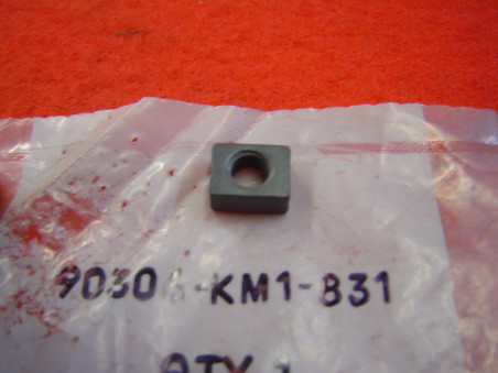 Écrou cosse de batterie Honda 90306KM1831 CH125 CN250 NX650