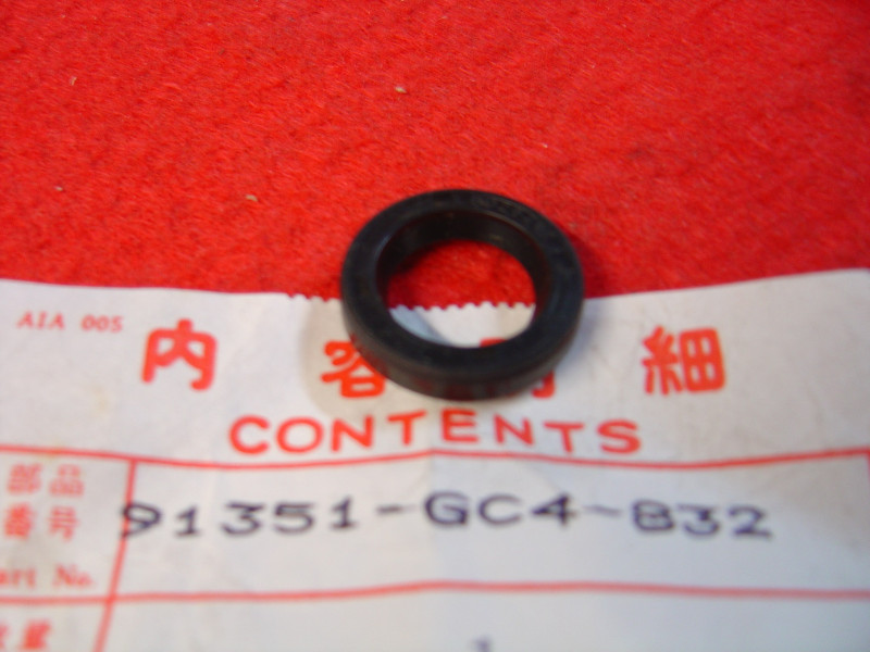 Cache poussière biellette suspension AR Honda CR80R - 91351GC4832