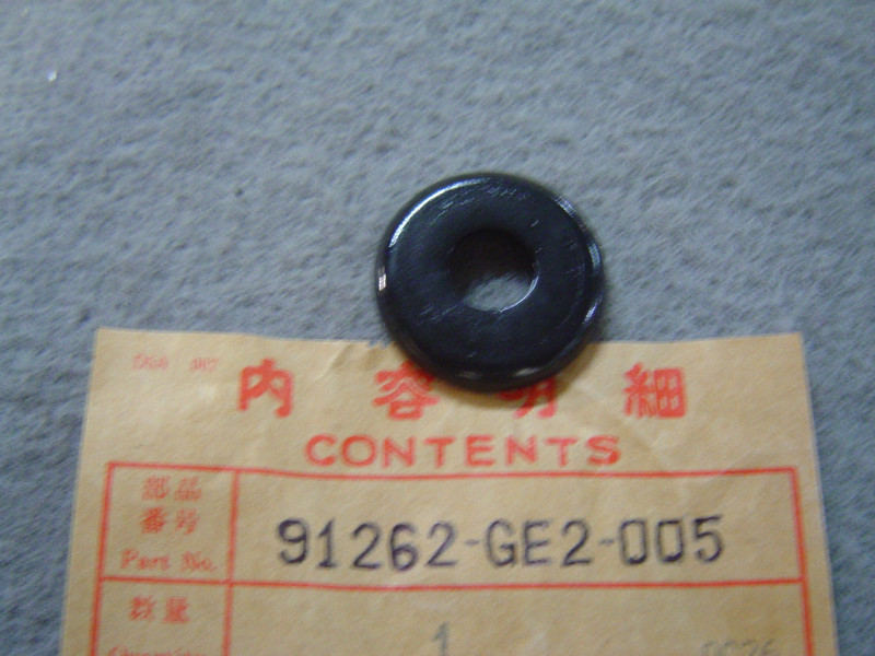 Cache poussière pivot bras oscillant Honda 91262GE2005