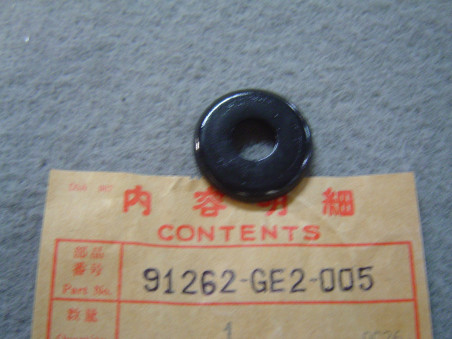 Cache poussière pivot bras oscillant Honda 91262GE2005