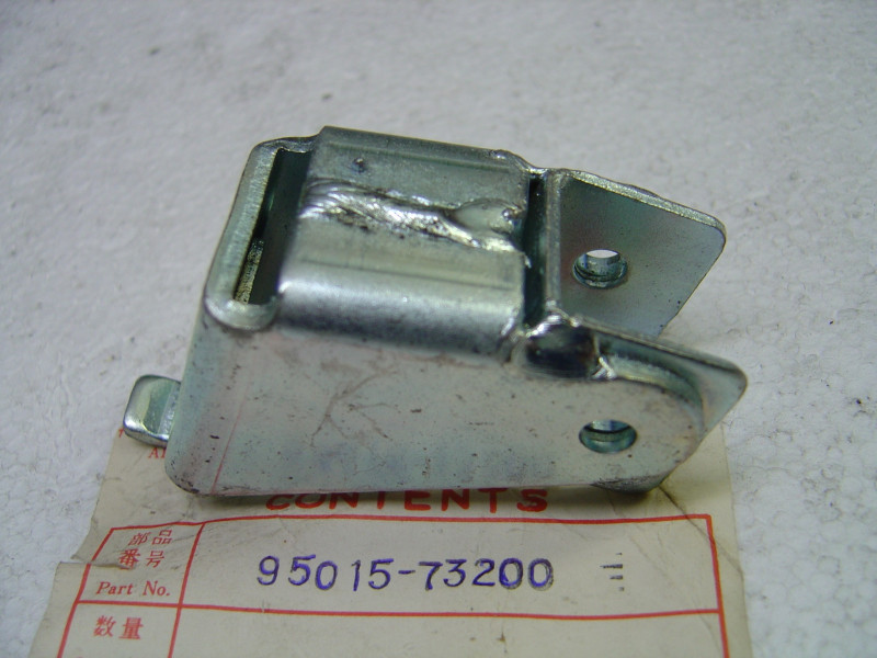 Chape de repose pied AR de CL350K3-K4 HONDA 95015-73200