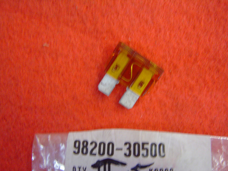 Fusible lame 5A Honda CH125 Spacy CN250 Spazio - Réf 9820030500