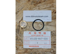 Cache poussière d'étrier (piston D32) de CBX550, GL1500 88/92, VF1100, VFR750R 45109MA7006