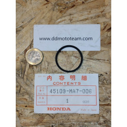 Cache poussière d'étrier (piston D32) de CBX550, GL1500 88/92, VF1100, VFR750R 45109MA7006