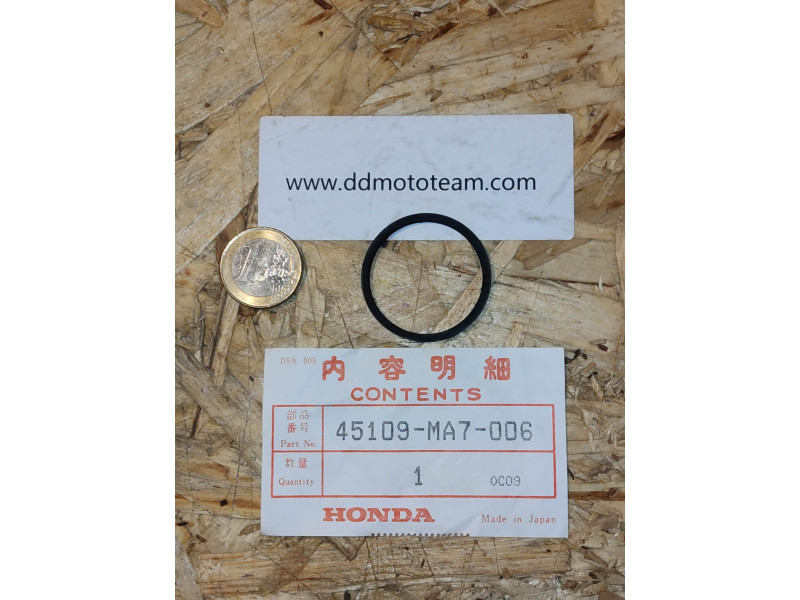 Cache poussière d'étrier (piston D32) de CBX550, GL1500 88/92, VF1100, VFR750R 45109MA7006