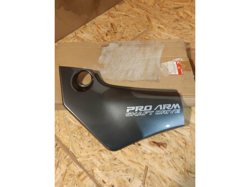 Cache latéral gauche gris Honda NTV650M | Réf. 83701MW6000ZM