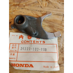 Fourchette de boîte gauche Honda SL125 CB125S - Réf. 24221107000