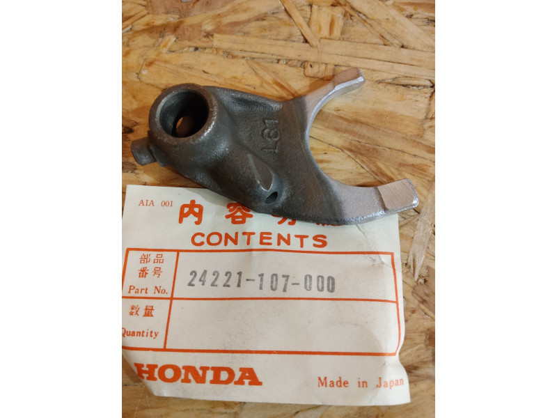 Fourchette de boîte gauche Honda SL125 CB125S - Réf. 24221107000