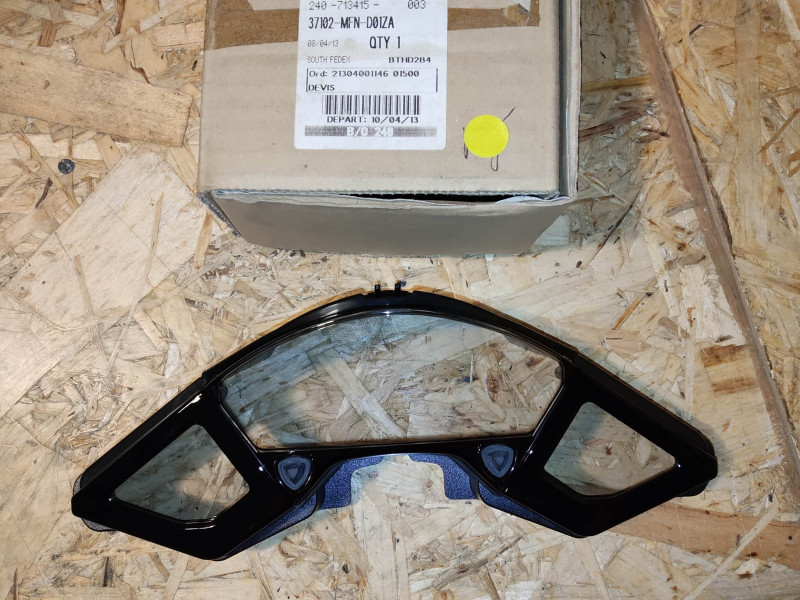 Boîtier supérieur compteur noir Honda CB1000R 37102-MFN-D01ZA