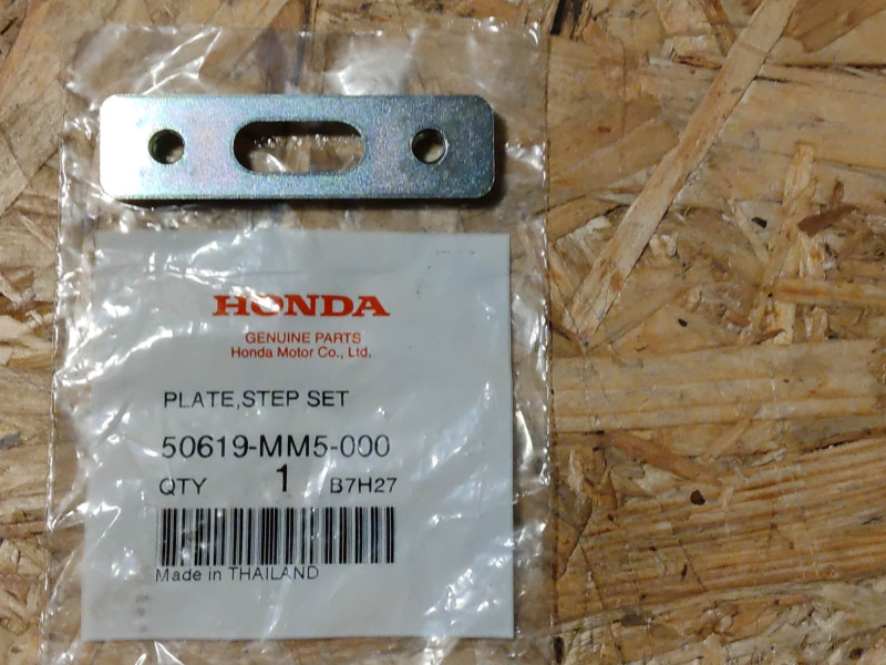 Tole de fixation du caoutchouc de repose pied AV CBR250 HONDA 50619-MM5-000