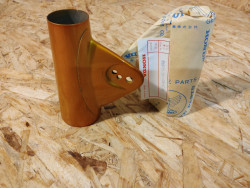 Patte de phare coté droit pour CB125K3 Honda 51602-304-680CQ