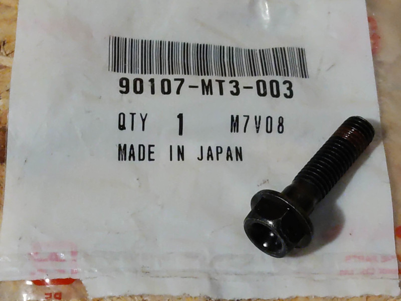 Vis HM8x32 Noire Tête Rondelle Honda CBR1000 90107-MT3-003