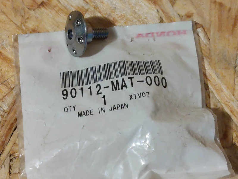 Vis épaulée tete BTR bombée 6x16 mm HONDA 90112-MAT-000