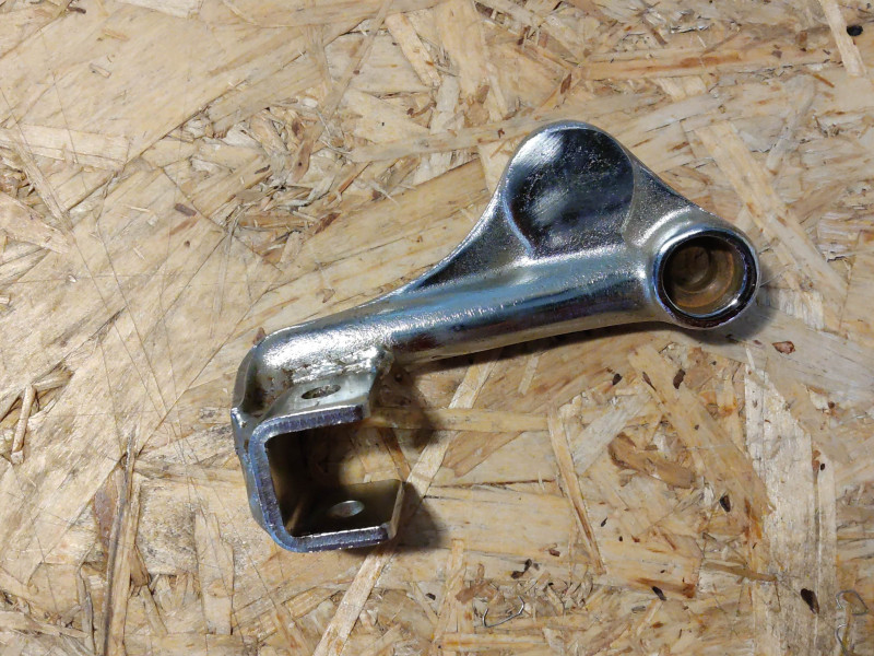 Support repose-pied AV D Honda CX500 - Réf. 50615-449-000